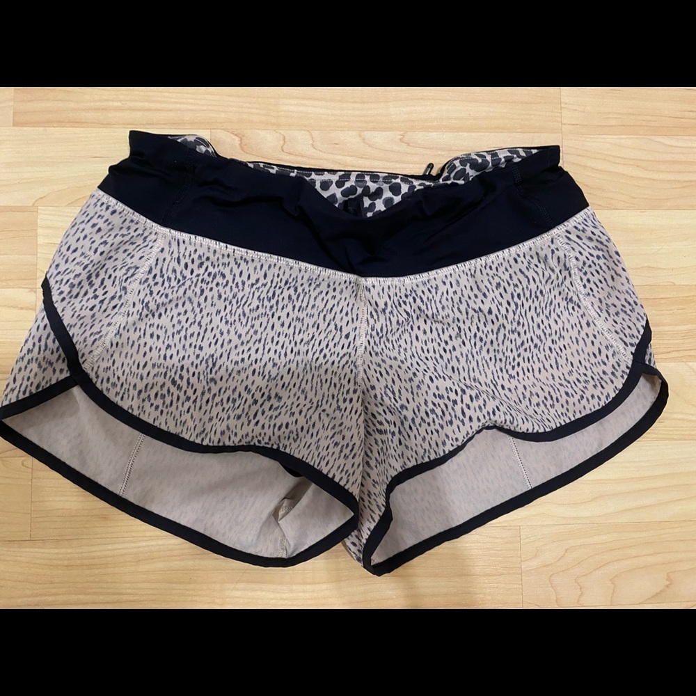 Lululemon speed up low rise 2.5" shorts